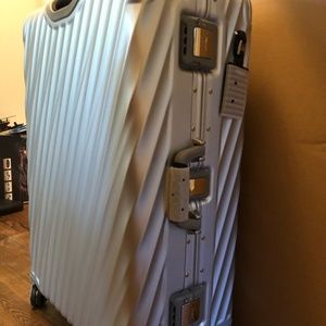 Tumi Extended Trip Suitcase 19 DEGREE ALUMINUM
